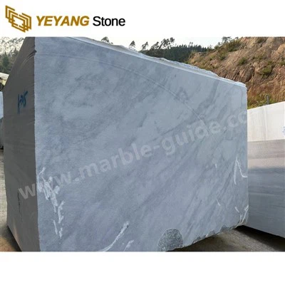 Luonnonvalkoinen ja harmaa marmorikivilohkon oma louhos